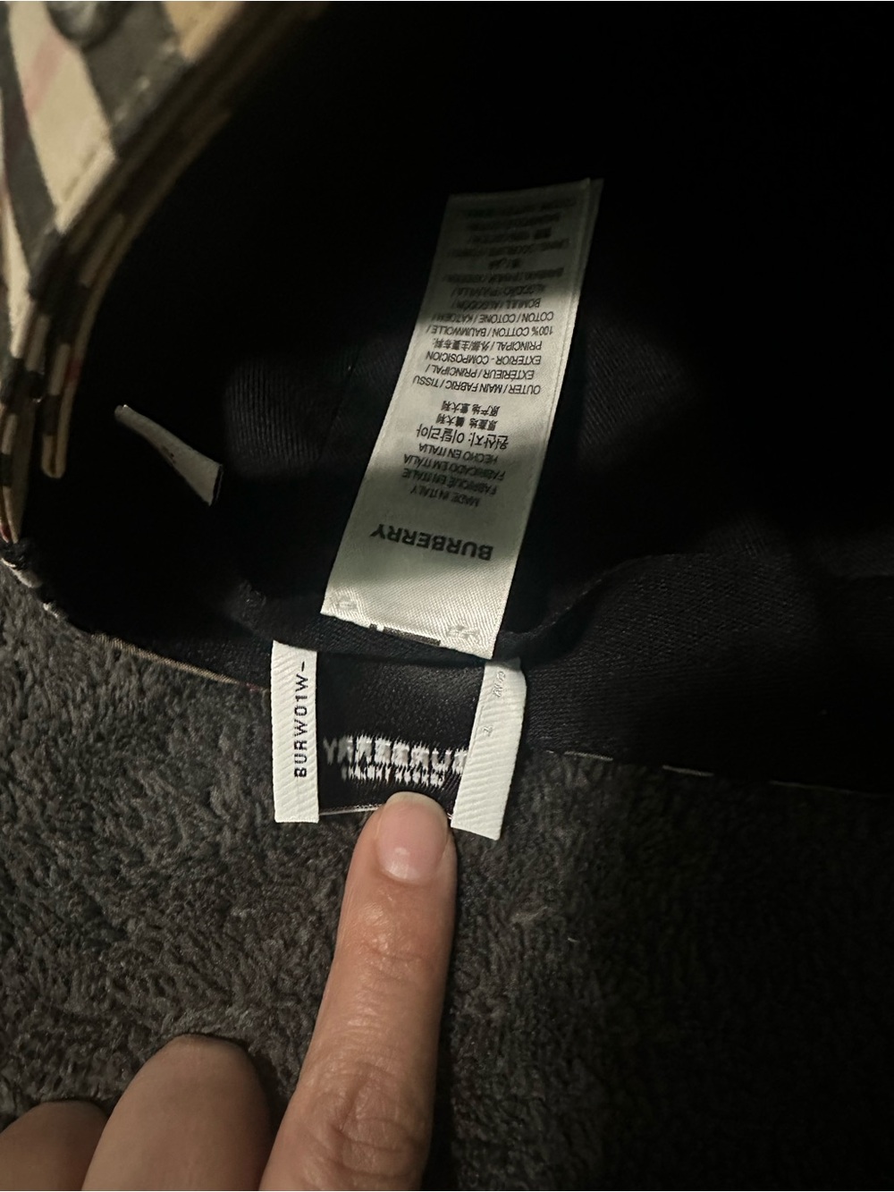 Burberry Beige Vintage Check Baseball Cap with Black Interior - Picture 6 of 6